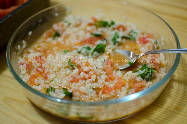 Pomodori ripieni di riso con patate al forno