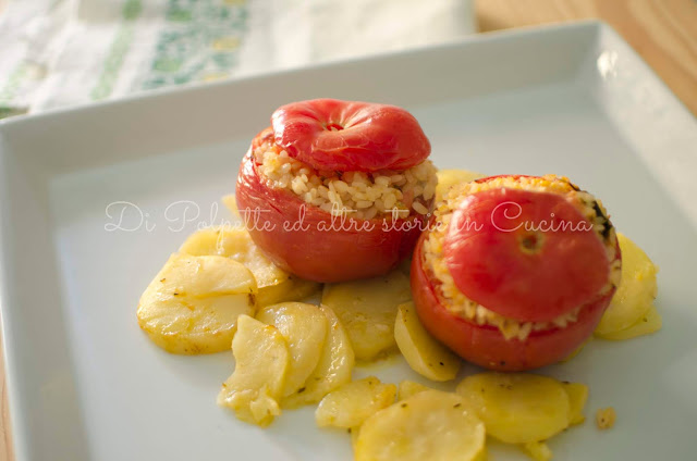 Pomodori ripieni riso patate al forno ricetta vegana